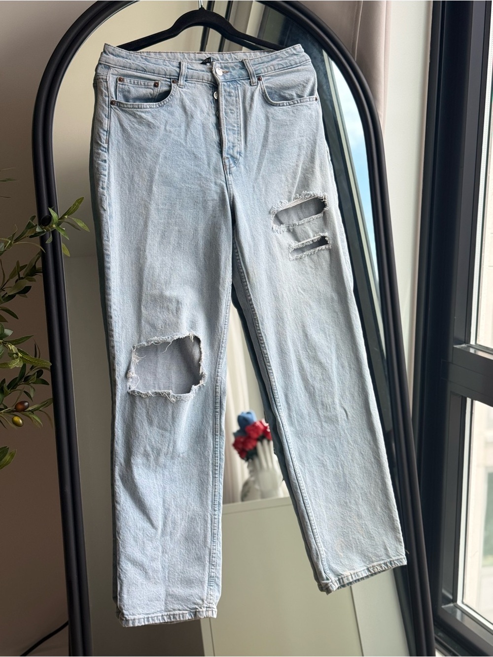 Divided Light Blue Denim Jeans with Contrast Stitching
